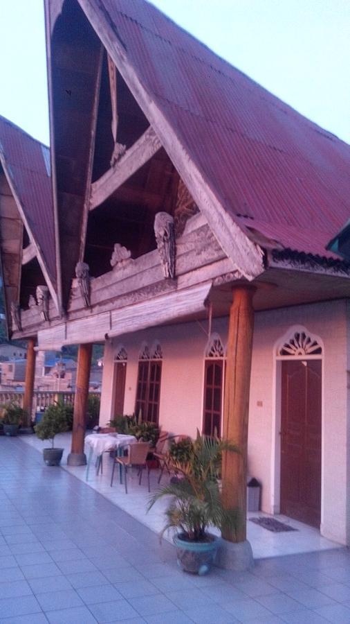 Melissa Palace Hotel And Karaoke Parapat Εξωτερικό φωτογραφία