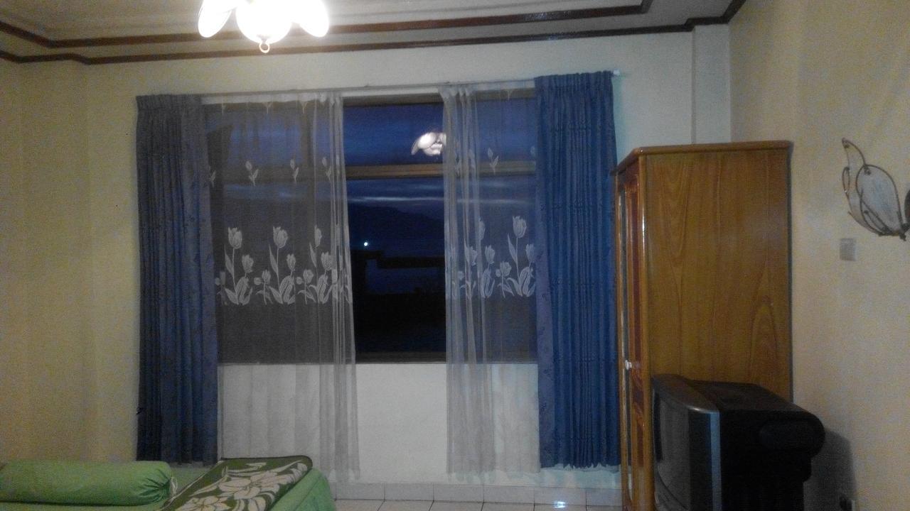 Melissa Palace Hotel And Karaoke Parapat Εξωτερικό φωτογραφία
