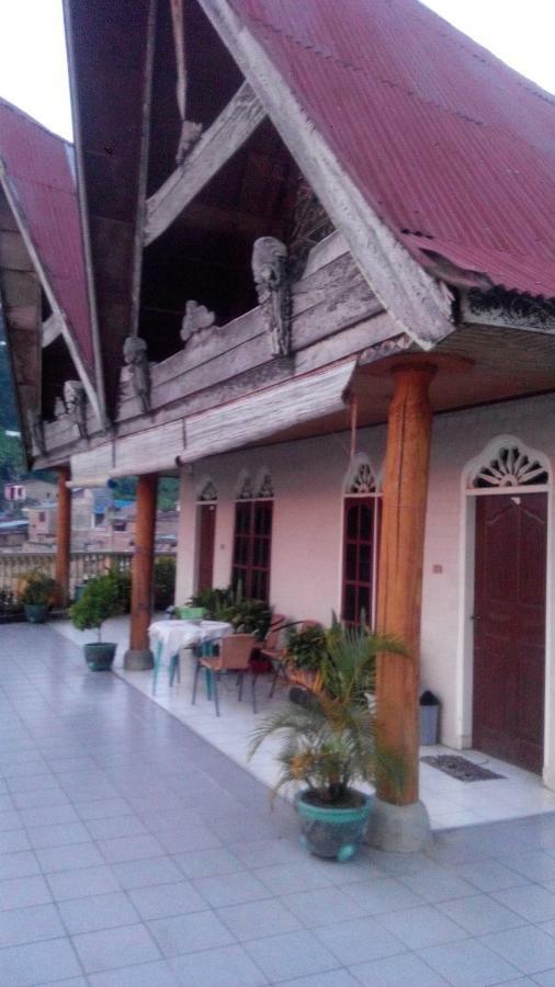 Melissa Palace Hotel And Karaoke Parapat Εξωτερικό φωτογραφία